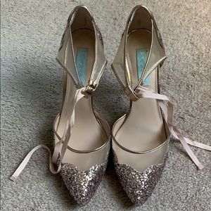 Hersey Johnson Stela Champagne Heels